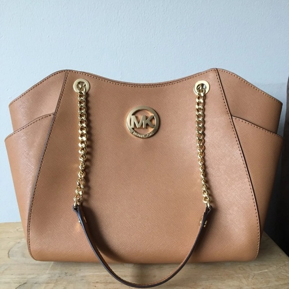 ❌ Sold ❌ Michael Kors Jet Set Chain Shoulder Tote - Picture 2 of 8